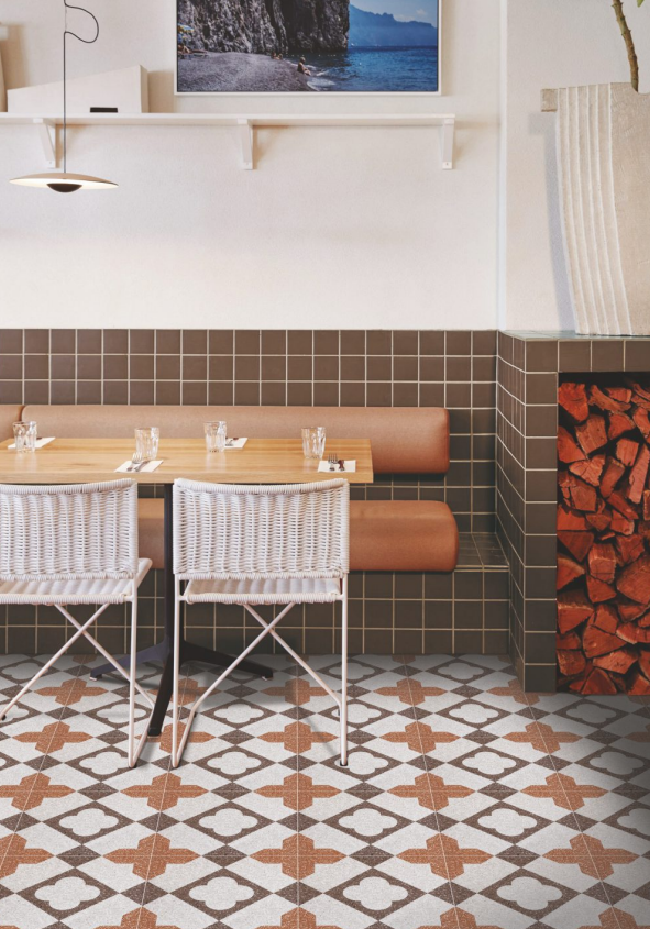 Quatrefoil Centerpiece