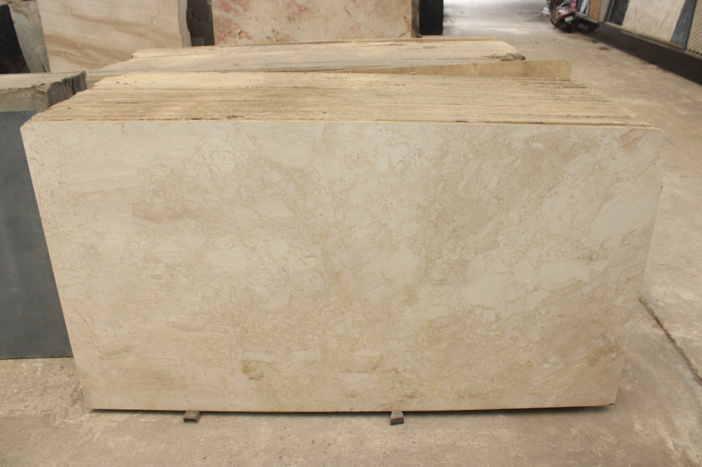 Stone Marfil (Lot No 323)